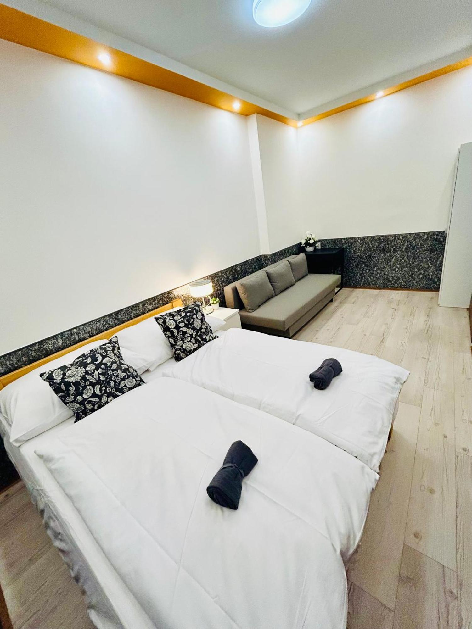 Modern Spacious Apartment In Center Praha Eksteriør bilde
